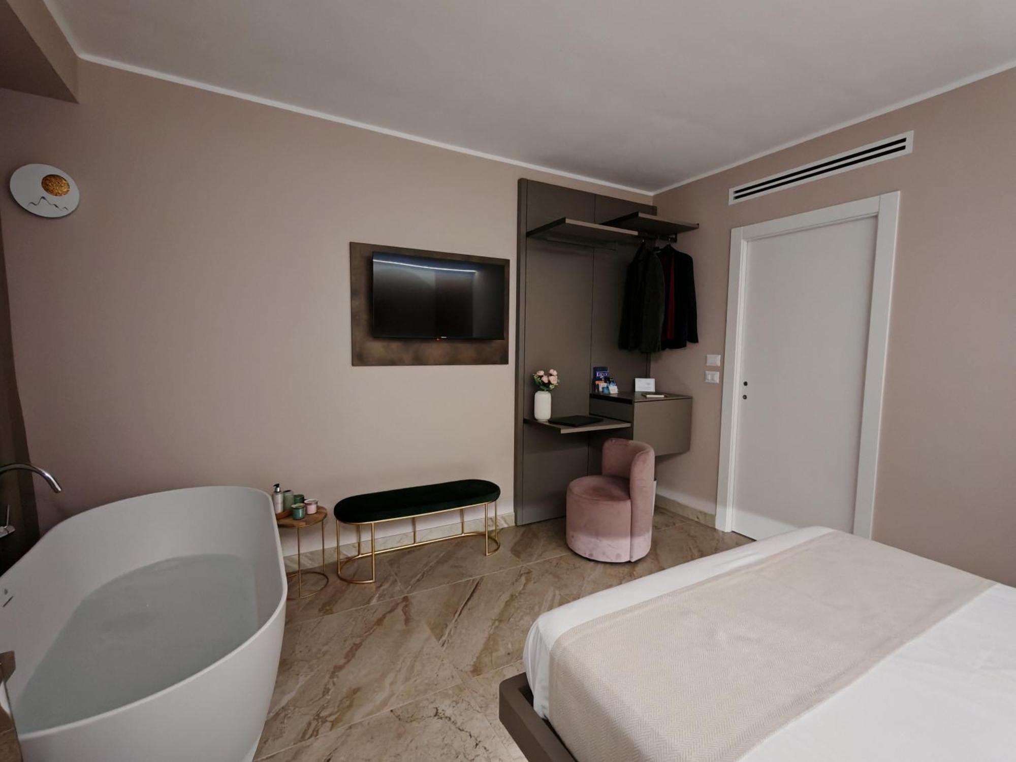 Effe4 Lovely Room Bari Exterior foto
